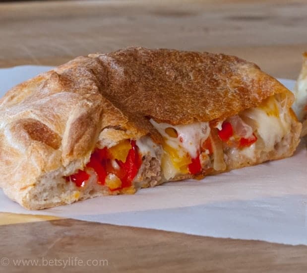 Sausage and Pepper Calzones | Betsylife.com 