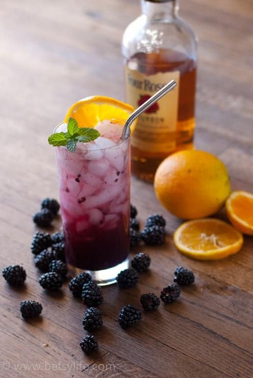 Great fall cocktail! Blackberry bourbon fizz | Betsylife.com 